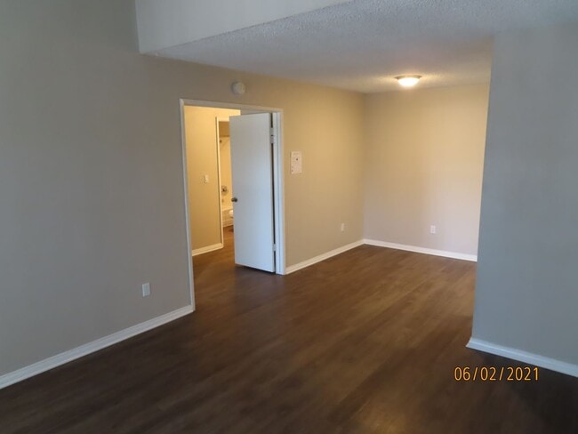 Building Photo - Renovated One Bedroom Condo in Mira Mesa w...