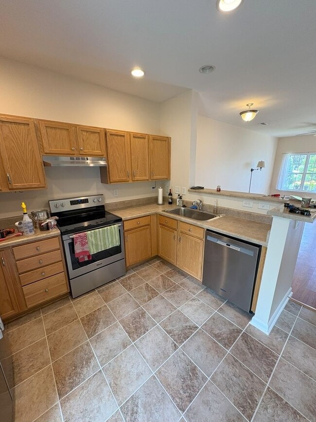 Building Photo - Centrally located Townhouse in Charlotte