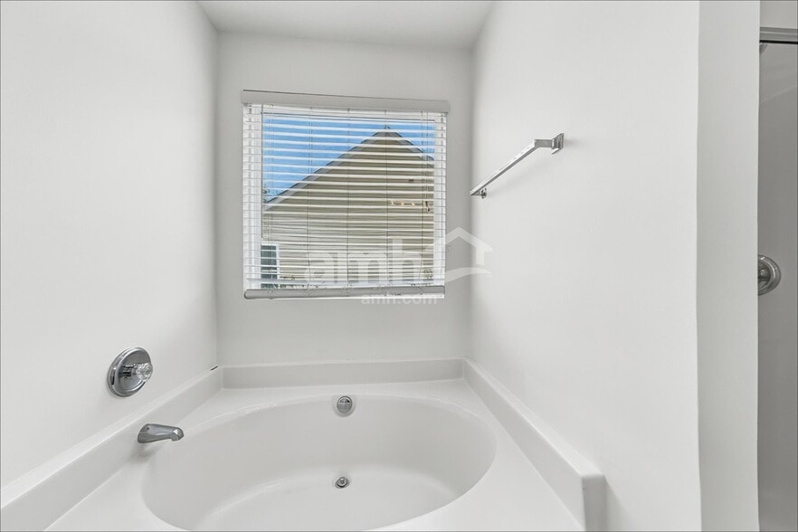 Building Photo - 14716 Castletown House Dr