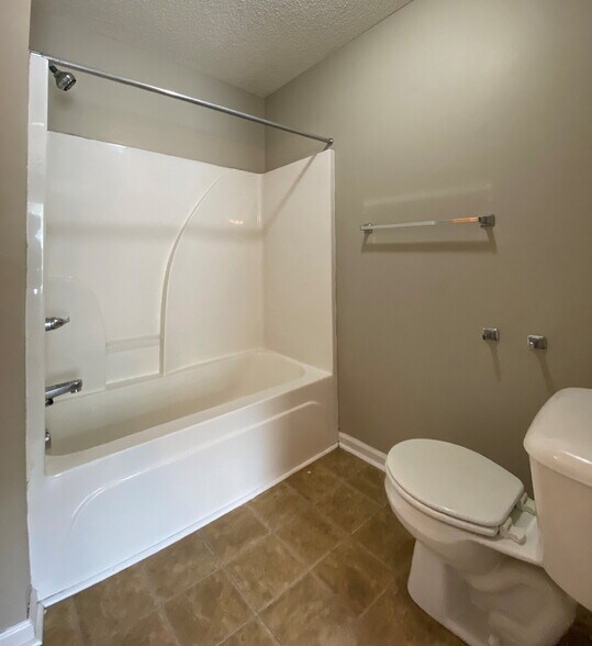 Building Photo - 541B PATRIOT PARK CT, CLARKSVILLE, TN 37042