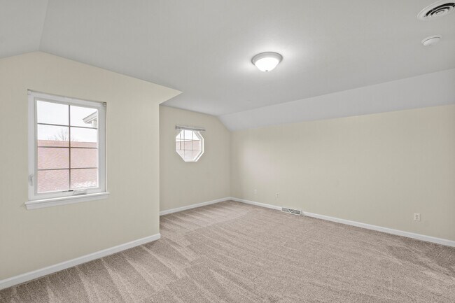 Building Photo - 72 Nicholas Dr