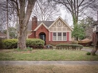 Building Photo - Charming 3BR/1B Conveniently Located Near Rhodes College!