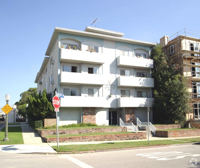 Building Photo - Fox Hills Imperial