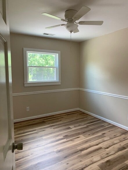 Building Photo - 307 Maplewood Dr