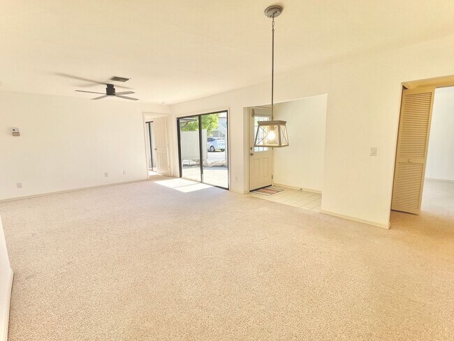 Building Photo - Unfurnished 2 BR condo Annual Rental in Ti...