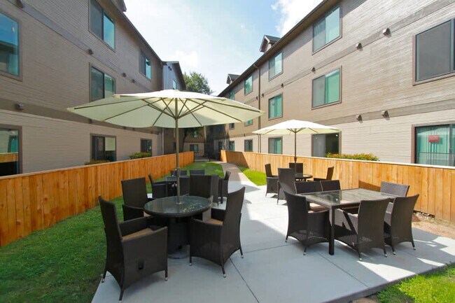 Building Photo - 2409 Town Lake Cir