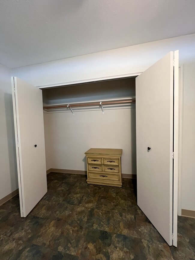 Building Photo - 7119 Pleasants Valley Rd