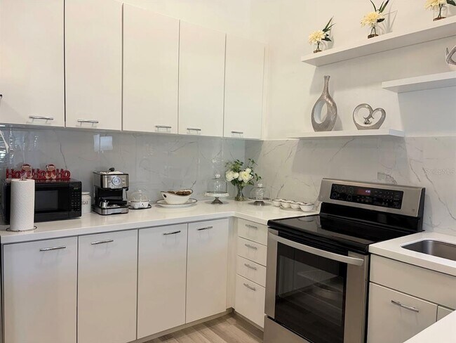 Building Photo - 2511 Hammock Ct