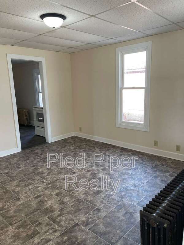 Building Photo - 320 W Clark St