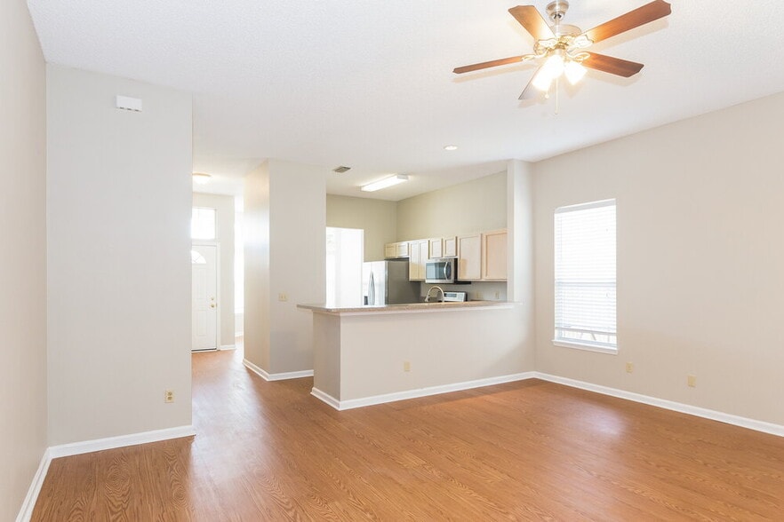 Building Photo - 3423 Brahma Bull Cir N