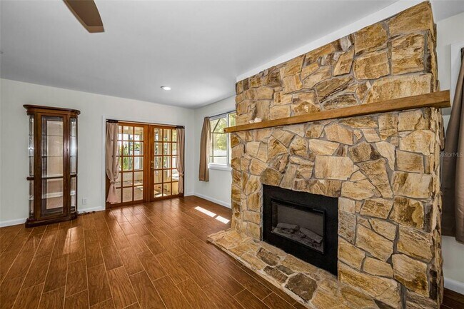 Building Photo - 11490 84th Ave