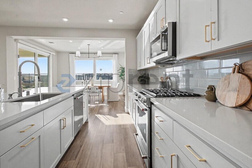 Building Photo - 1579 Seneca Cir