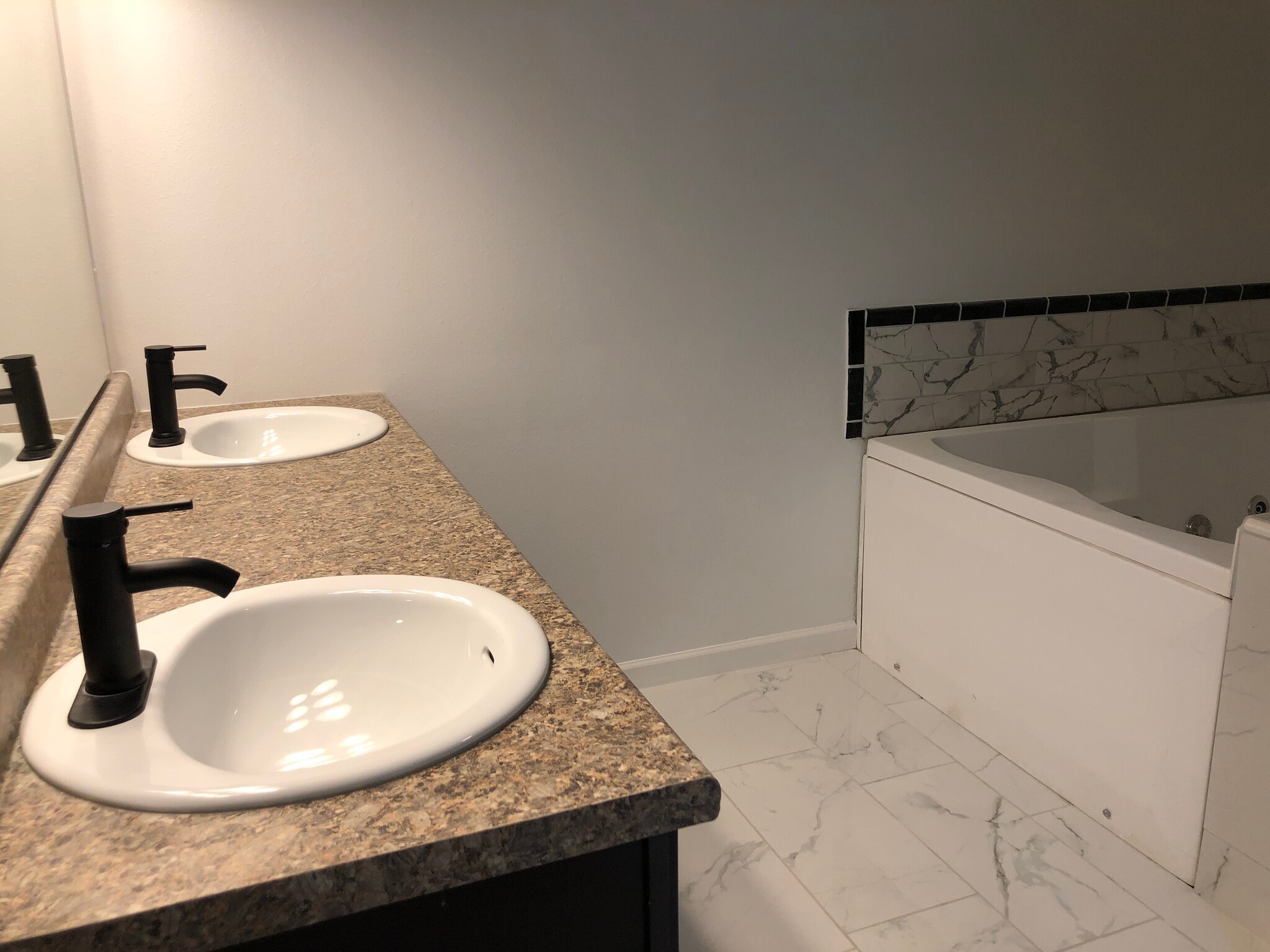 Building Photo - 1272 NW Terre View Dr