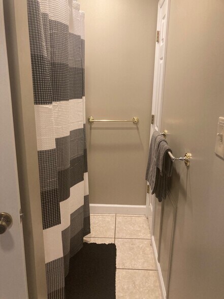 Building Photo - 4047 Martha's Vineyard