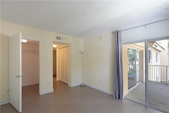 Building Photo - 2640 S University Dr