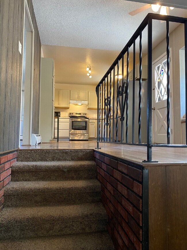 Building Photo - 3 bedroom - Hartsock