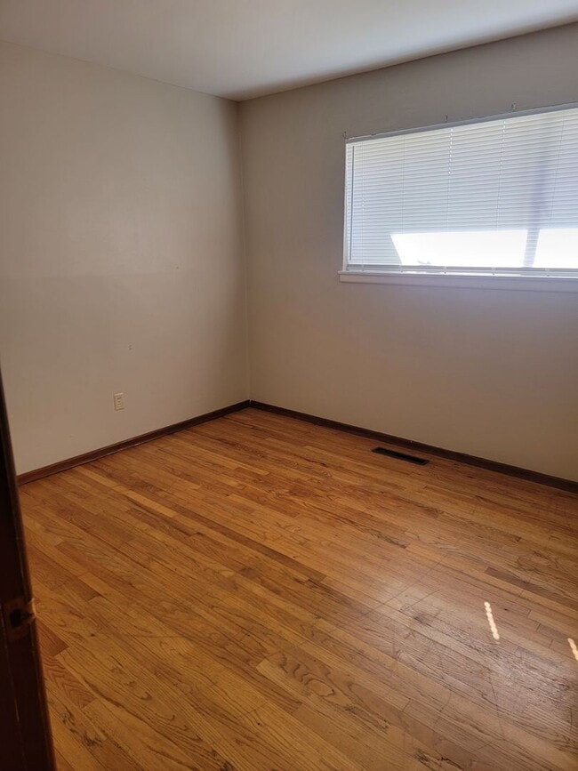 Building Photo - Affordable Lakewood 3 bedroom Rambler