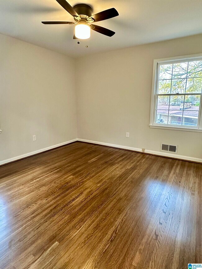 Building Photo - 231 Hillwood Ln