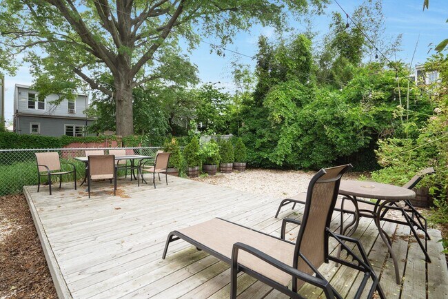 Building Photo - 132 Lincoln St