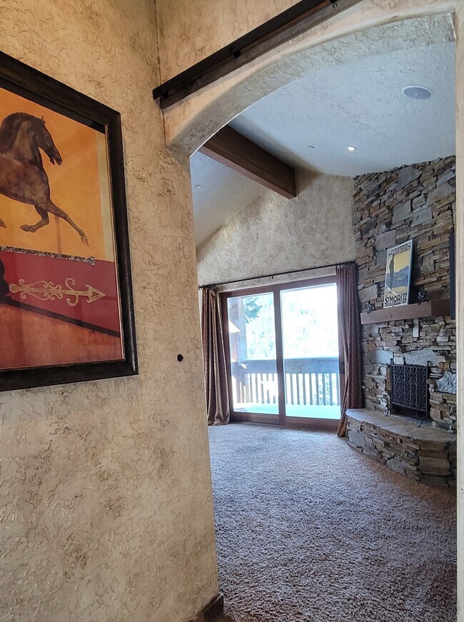 Building Photo - 7104 Canyon Dr