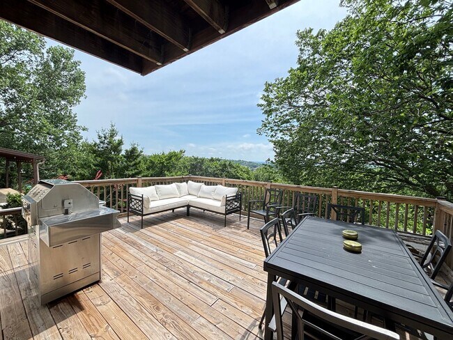 Building Photo - Luxury Home with incredible views in Minsh...