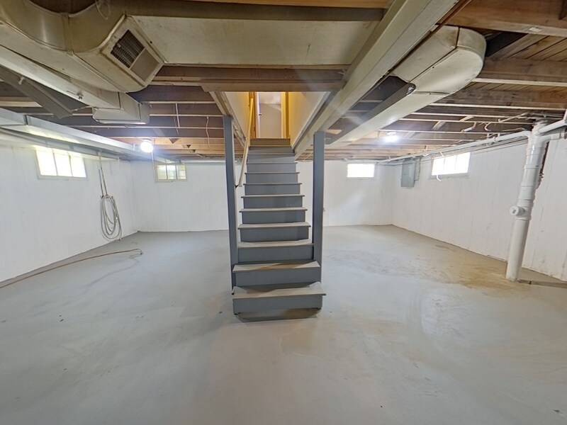 Building Photo - 1633 Veronica Ave