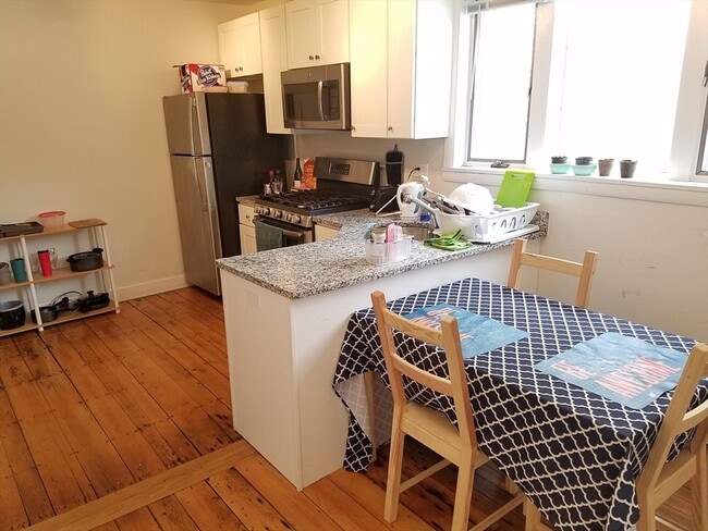 Building Photo - 100 Flint St