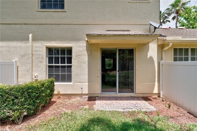 Building Photo - 9943 E Villa Cir