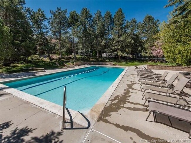 Building Photo - Redpine Chalet