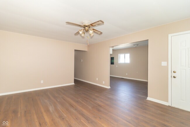 Building Photo - 1701 Nelson Ave