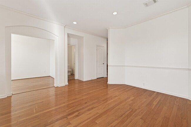 Building Photo - 17719 Brair Arbor