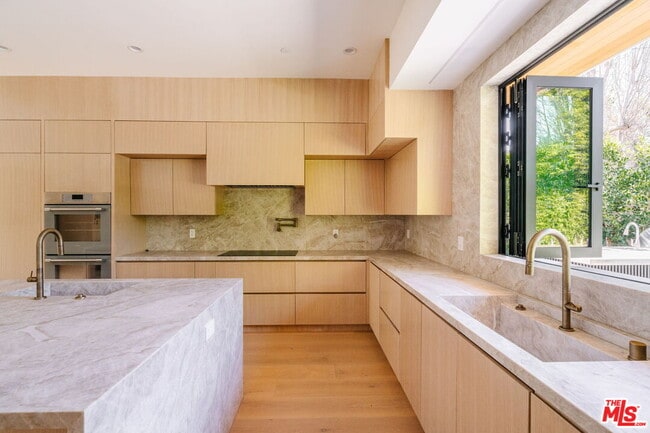 Building Photo - 4087 Kraft Ave