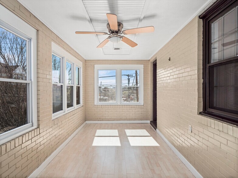 Building Photo - 433 Winterhill St