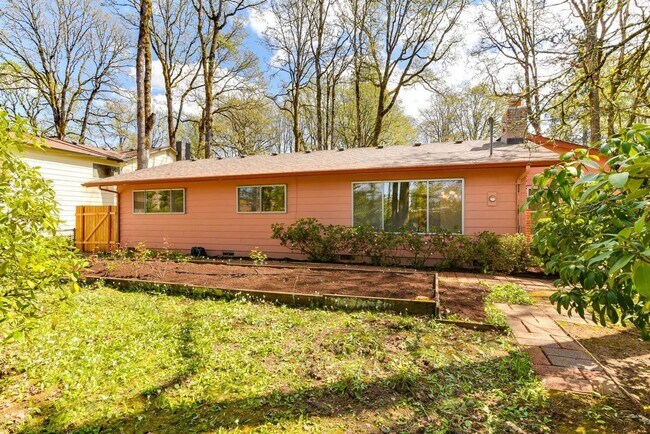 Building Photo - Terra Linda Home - 3 Bedrooms, 2 Baths, 1,...