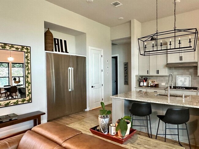 Building Photo - 365 Warbler Dr
