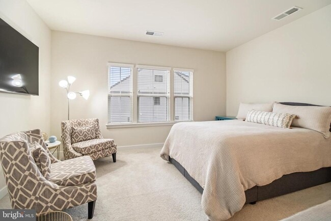 Building Photo - 646 Lakemont Dr