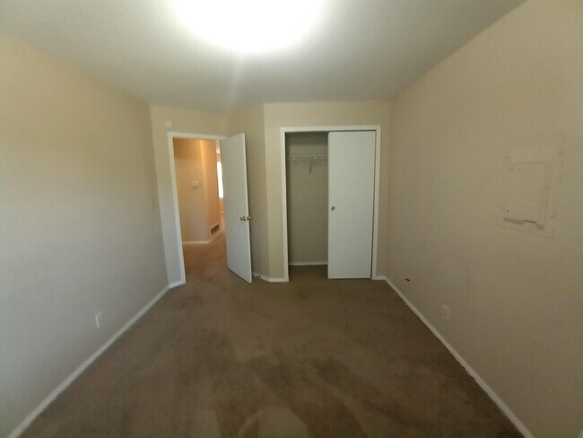 Building Photo - 950 Monterey Way