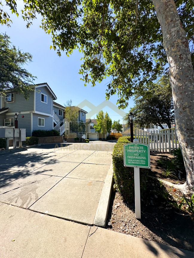 Building Photo - 1686 Eucalyptus Dr
