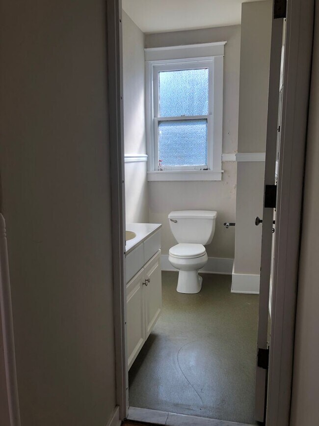 Building Photo - 104 West Chestnut