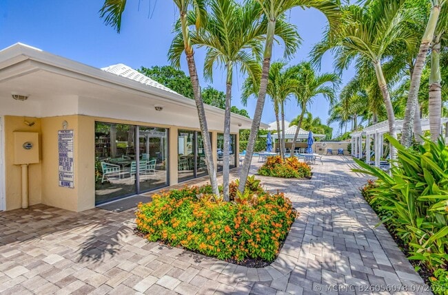 Building Photo - 3 SE Turtle Creek Dr