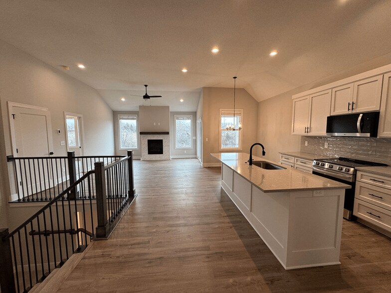 Building Photo - 1336 SW Winthrop Dr