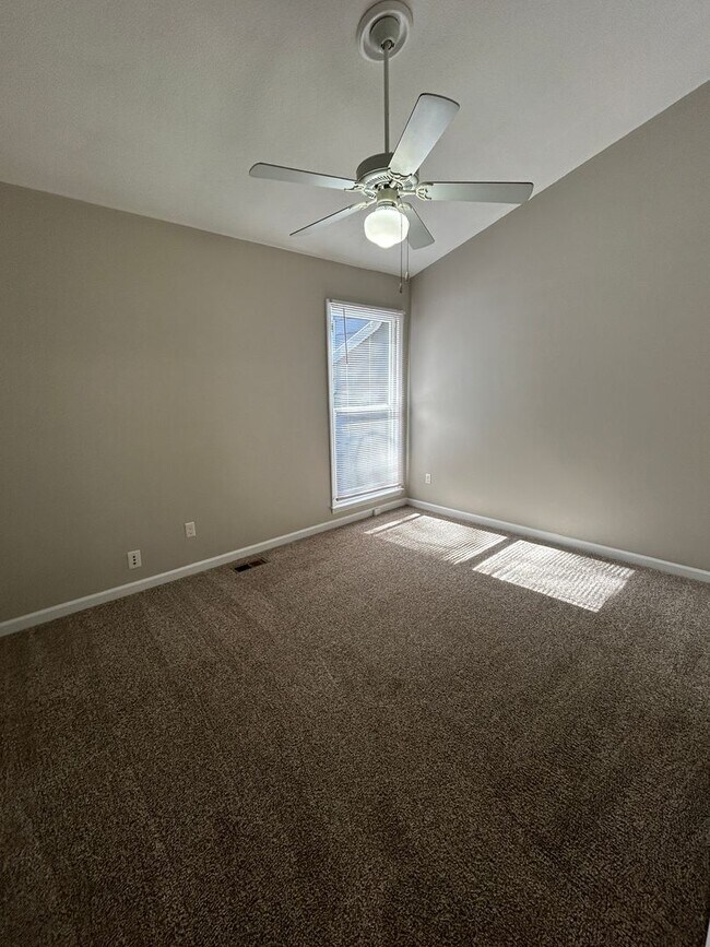 Building Photo - Updated 2-Bedroom Townhouse Just Off Capital Blvd