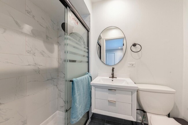 Building Photo - 856 E Capri Dr