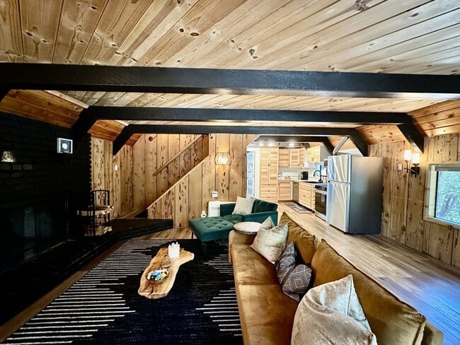 Building Photo - 25245 Rosaline Rd