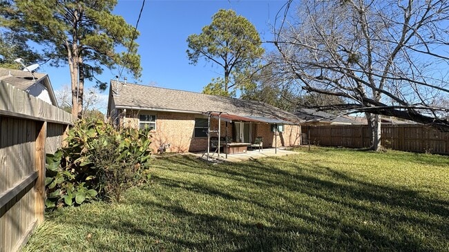 Building Photo - 13631 Greenway Dr