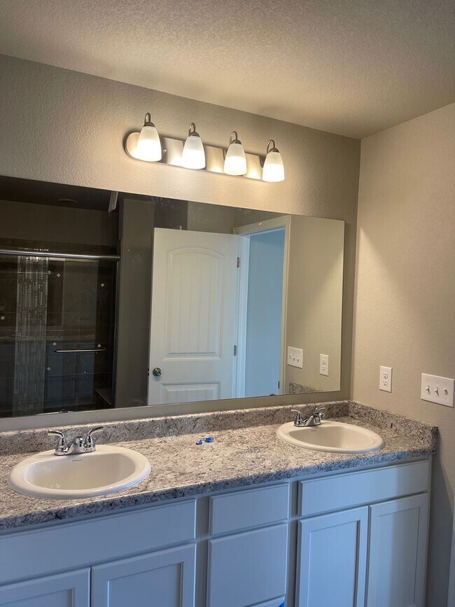 Building Photo - $1995 | 2BR/2.5BA | Lovely New Townhome in...