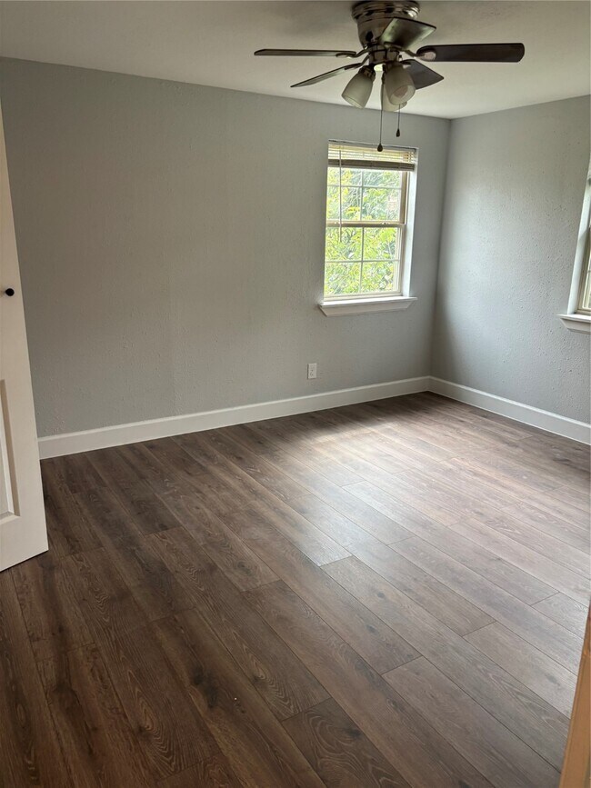 Building Photo - 4115 Tidewater Dr
