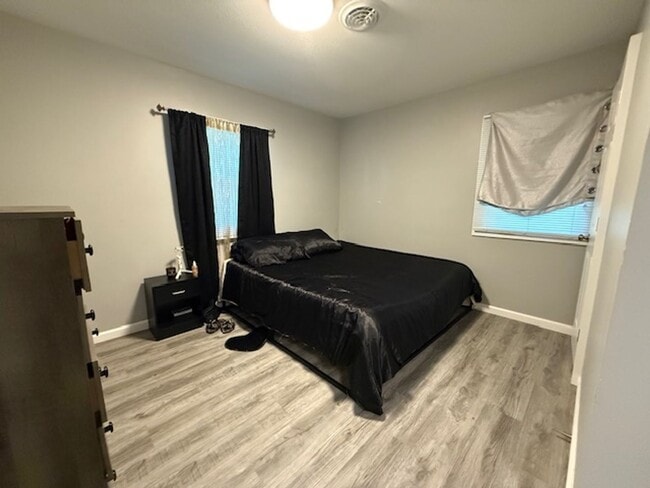 Building Photo - Charming Urbana Home with Spacious Backyard & Modern Touches