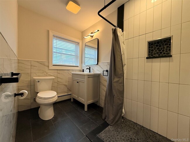 Building Photo - 247 Main St