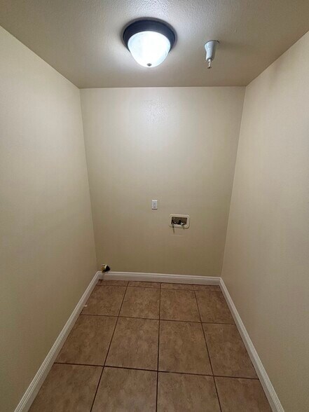 Building Photo - 206 W 105th St